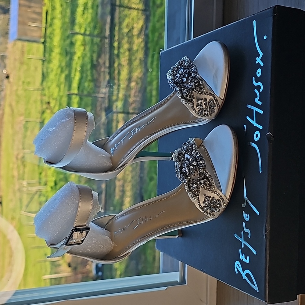 Betsy Johnson Heels Wedding Bridal Rhinestones Ivory SZ 6